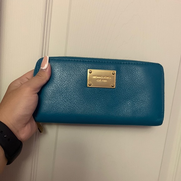 Michael Kors teal wallet - Picture 1 of 3